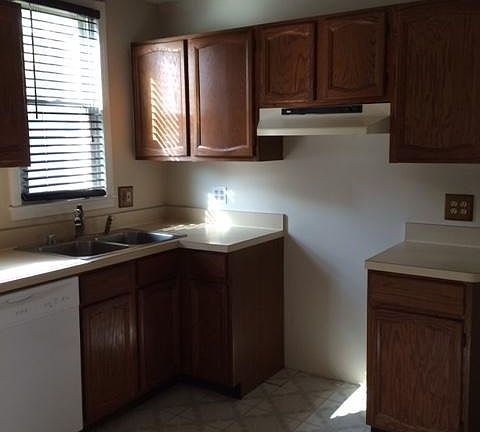 4th image of 20680 Fleetwood Dr