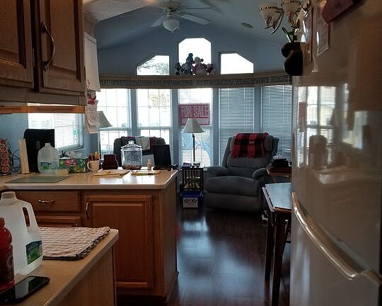 5th image of 1716 W Sunbeam Lake Dr