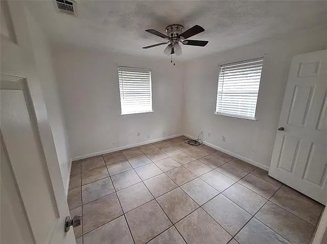 3 bed, 2.0 bath, 1330 sqft, $2,500 — Photo 2