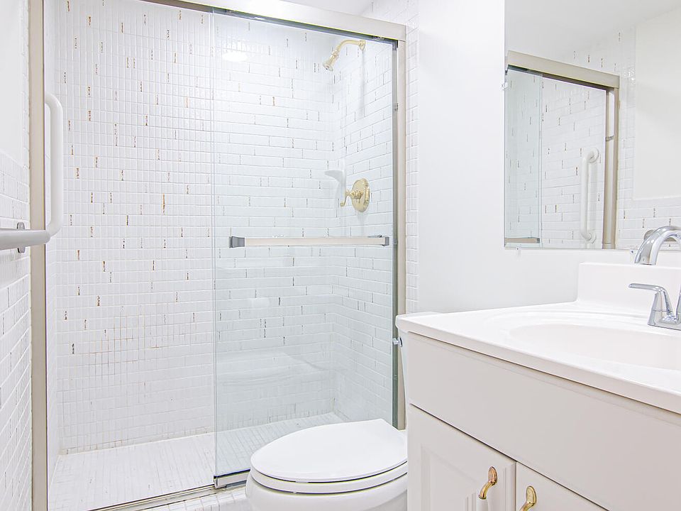 1st image of 11811 Avenue Of P G A #7-3f