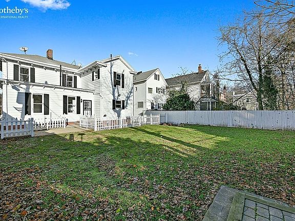 4th image of 434 W 260th St