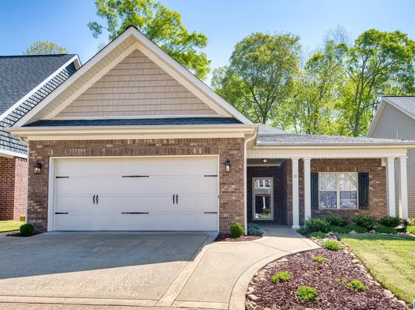 17 Cobblestone Dr, Anniston, AL 36207