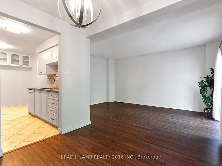 405 Hyacinthe Blvd #Townhouse 12 — Photo 8