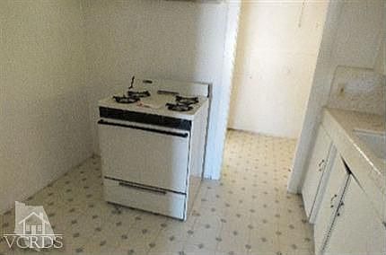 4th image of 230 Holt St