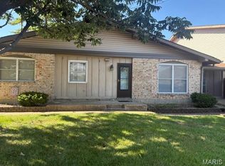 3157 Leisurewood Ct APT B, Florissant, MO 63033
