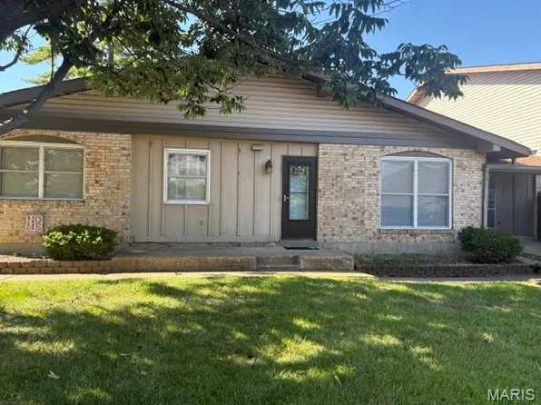 3253 Leisurewood Ct APT B, Florissant, MO 63033