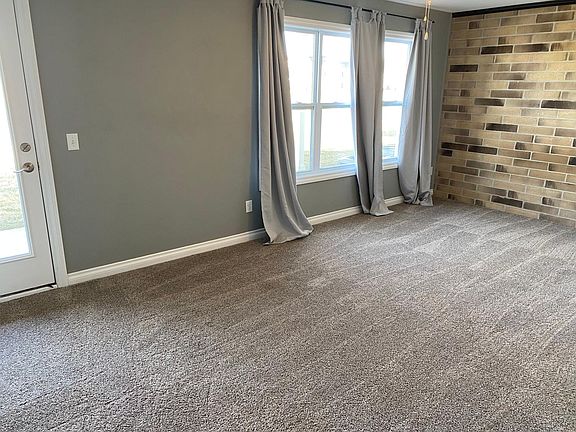 4th image of 4711 Lakeside Dr