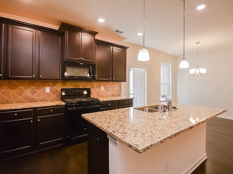 313 Emporia Loop — Photo 8