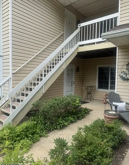 78 Wendover Ct — Photo 1