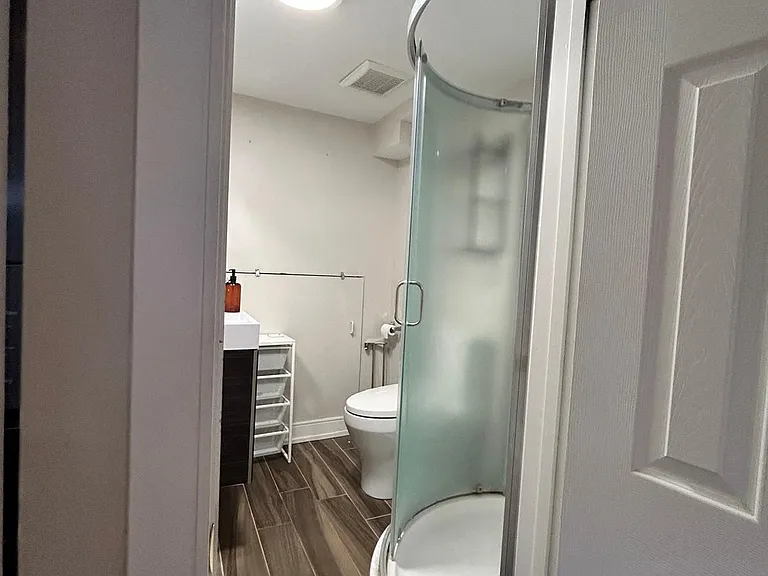 1666 Queen St E #2 — Photo 4