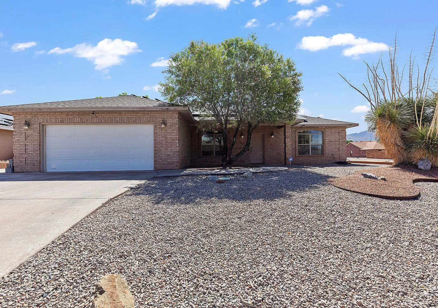 4 Bedroom Home With Solar Panels: Move-In Special — Photo 1