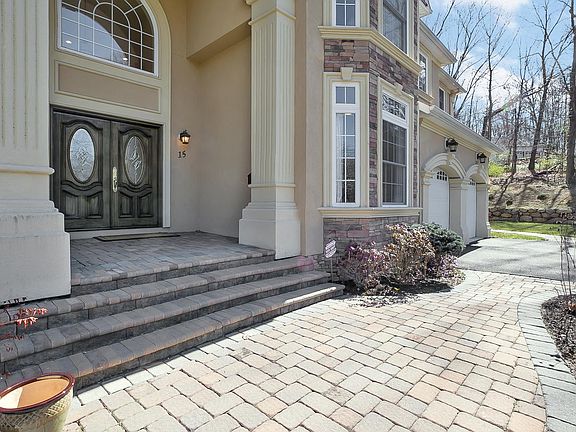 5th image of 15 Moriah Ln