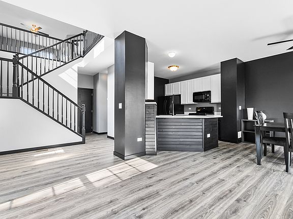 4th image of 1389 S Alder Creek Ct
