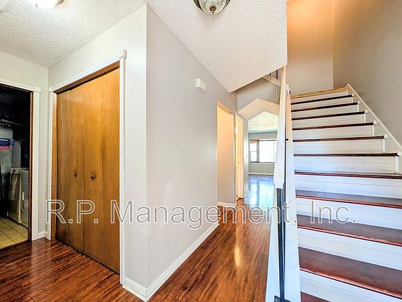 3rd image of 305 Kathy Ln NE