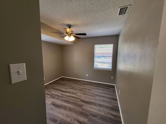 5th image of 2110 Red Bud Ln
