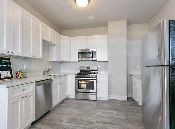 3rd image of 70 Ashburton Ave #5N