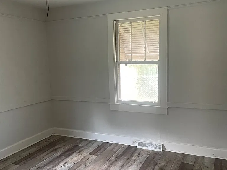276 Finley St — Photo 11