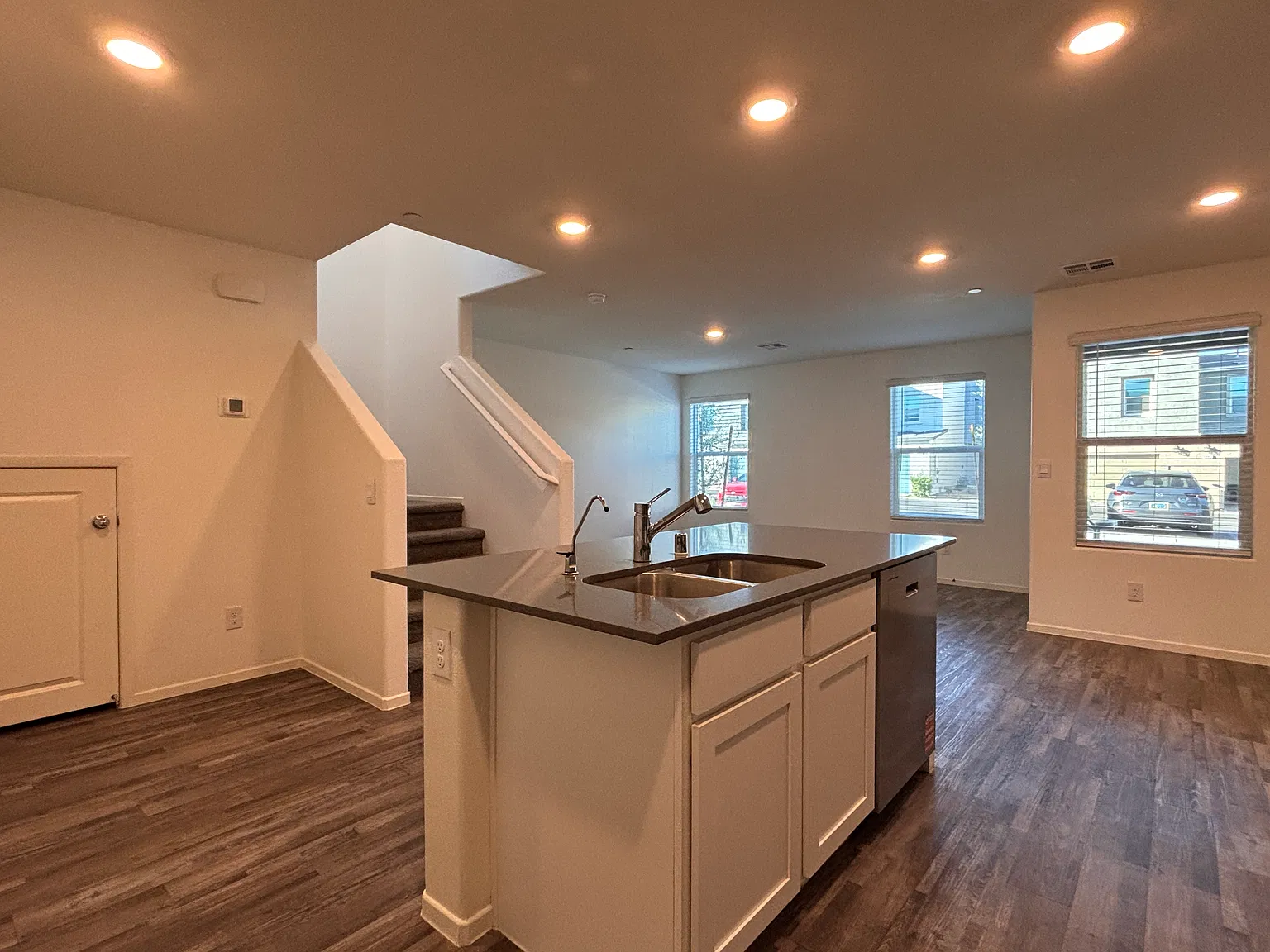 3 bed, 1401 sqft, $1,950 — Photo 2