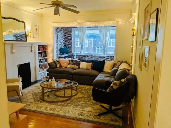 3615 N Pine Grove Ave APT 2E, Chicago, IL 60613