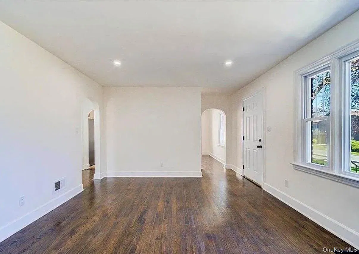 2 bed, 1.0 bath, 1190 sqft, $3,000 — Photo 3