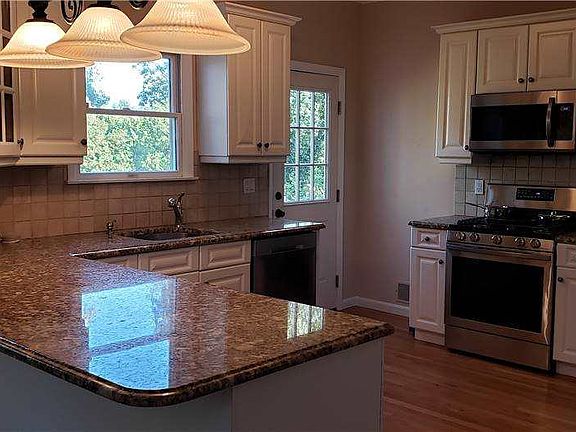 3rd image of 28 Carley Ave
