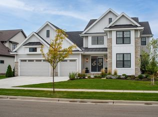 905 Roger Ct, Waunakee, WI 53597