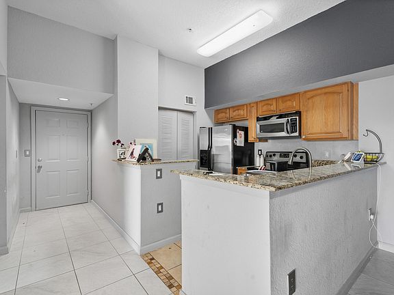 4th image of 271 SW Palm Drive #304