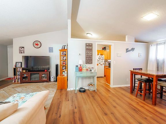3rd image of 714/716 Greenbriar Cir