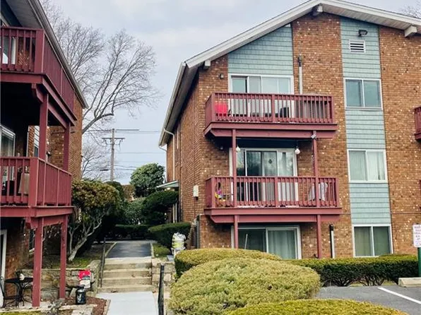 110 Pilgrim Pkwy APT 2, Warwick, RI 02888