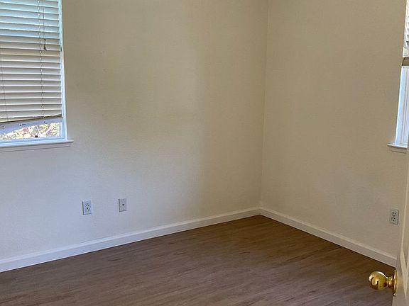 4th image of 90 Lexington St