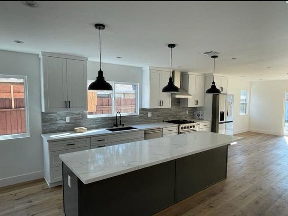 1st image of 22508 Clarendon St