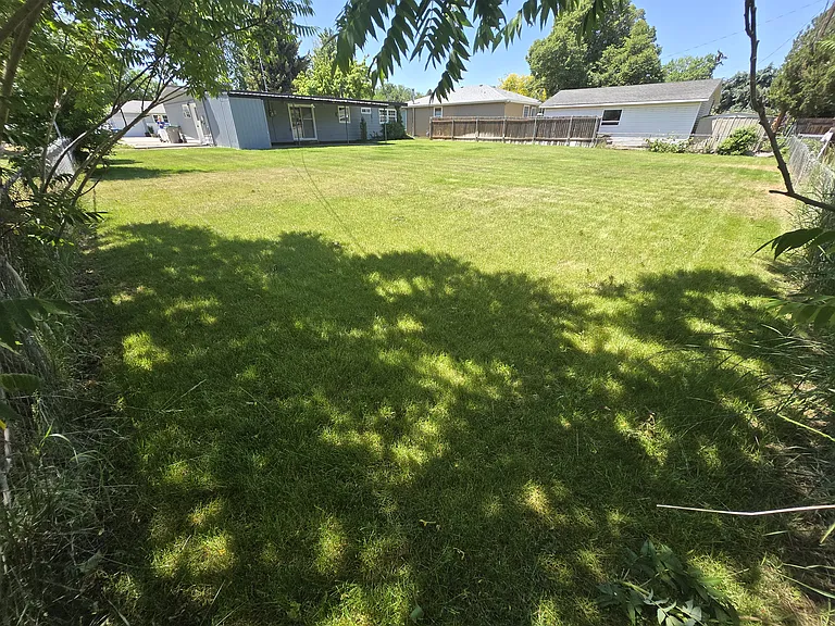 1912 W Tendoy Dr — Photo 2