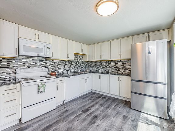 3rd image of 1410 E 52nd St