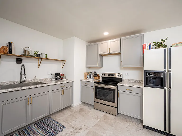 9403 W Capitol Dr — Photo 4