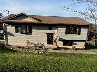 7005 Scenic View Dr, Fairmont, WV 26554