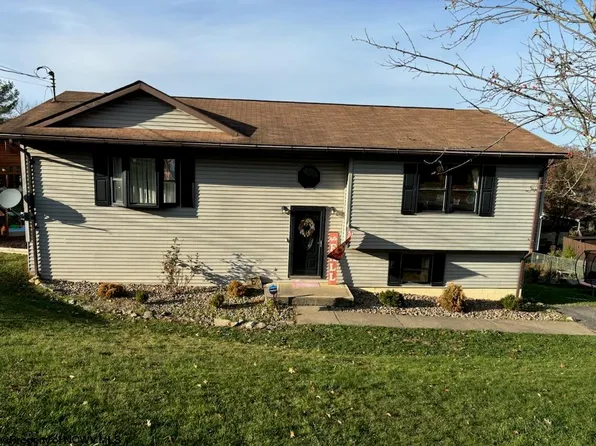 7005 Scenic View Dr, Fairmont, WV 26554