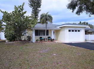 10423 Kumquat Ln, Seminole, FL 33772