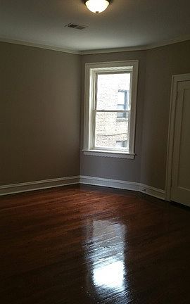 3rd image of 6208 N Rockwell St APT 1
