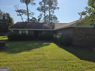 227 Colonial Dr, Baxley, GA 31513
