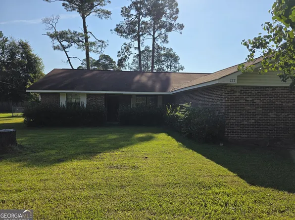 227 Colonial Dr, Baxley, GA 31513