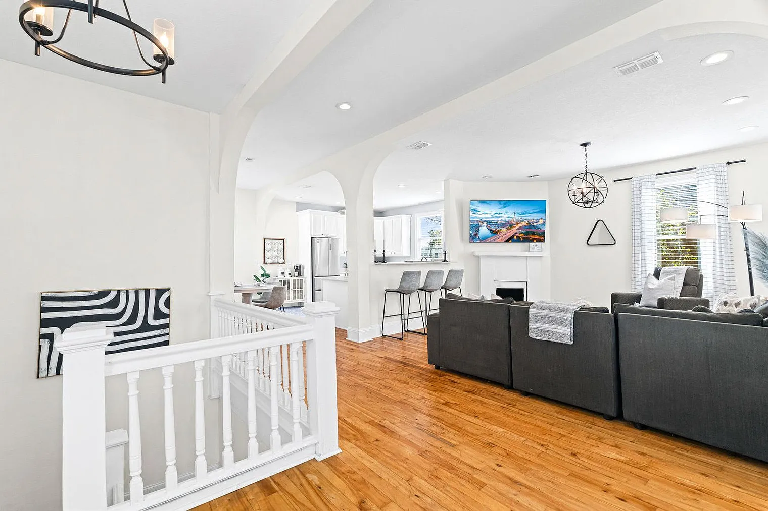 2 bed, 2.0 bath, 893 sqft, $2,484 — Photo 3