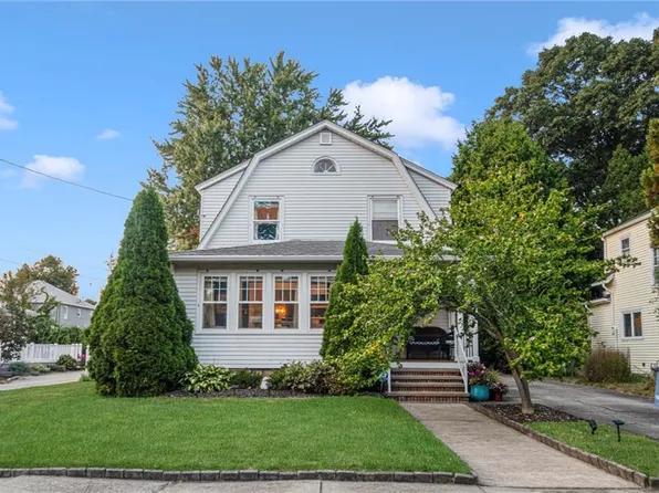 41 Shirley Blvd, Cranston, RI 02910