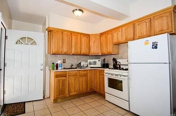 1st image of 48 Linn Ave #1