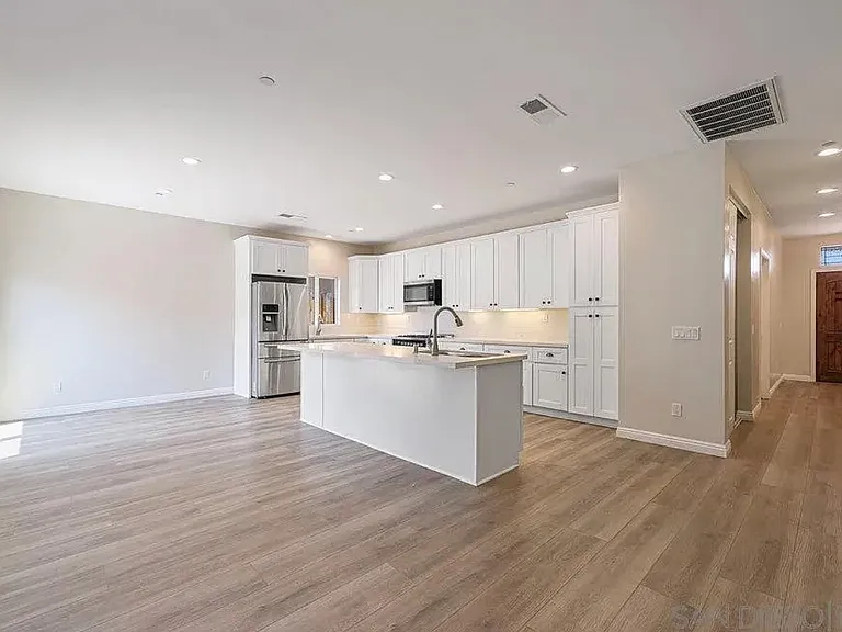 1135 E 3rd Ave #A — Photo 4