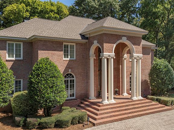 2nd image of 5660 Woodside Cir