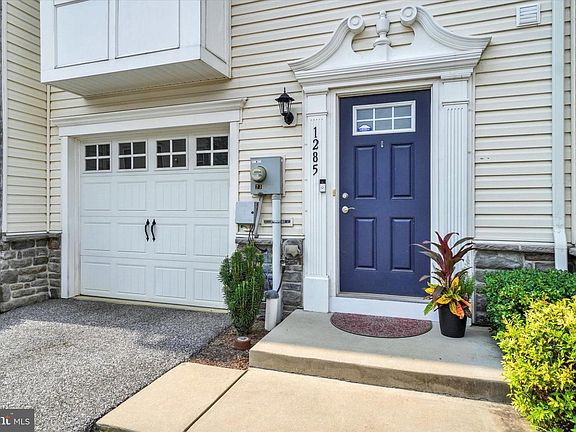 4th image of 1285 Rannoch Ln #23