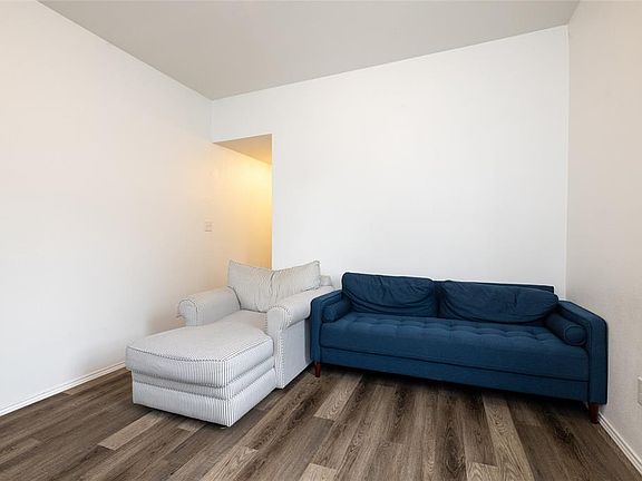 3rd image of 2315 Gilford St #B