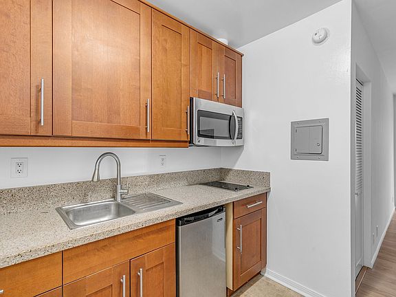 5th image of 1812 Westholme Ave #3