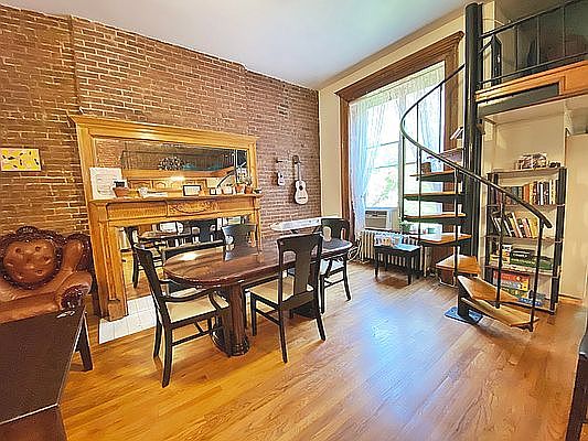 5th image of 327 W 88th St APT 6
