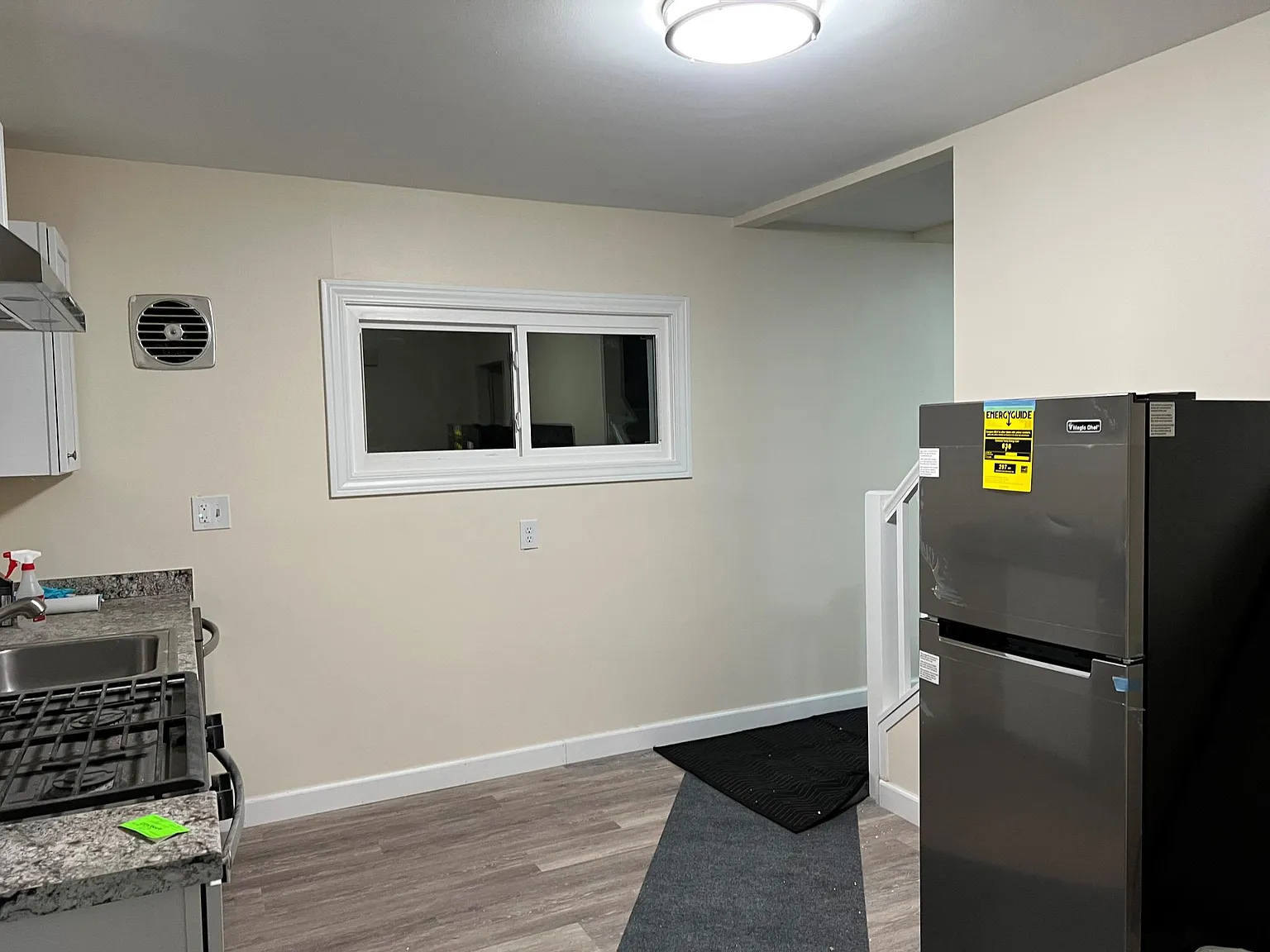 2 bed, 1000 sqft, $1,600 — Photo 3